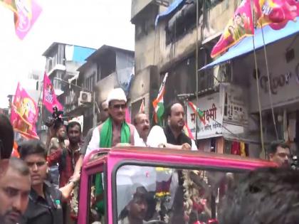 Open Rebellion of Congress MLA Zeeshan Siddique, Participant in Ajit Pawar NCP Jansanman Yatra; Joining the party soon? | काँग्रेस आमदाराचं उघड बंड, अजित पवारांच्या जनसन्मान यात्रेत सहभागी; लवकरच पक्षप्रवेश?