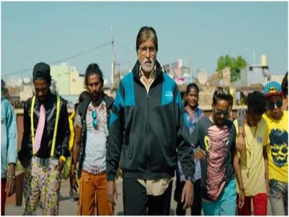 Jhund OTT Release: Supreme court clears ott release of Amitabh Bachahan starrer film Jhund | Jhund OTT Release: अमिताभ बच्चन यांचा 'झुंड' आता ऑनलाईनही बघता येणार, जाणून घ्या कुठे आणि कधी?
