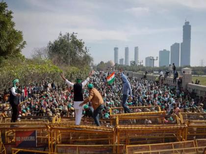 Farmers Protest: 100 farmers injured in police action; Farmers' camp on Shambhu border | शंभू सीमेवर शेतकऱ्यांचा तळ, आज पुन्हा दिल्लीकडे कूच करण्याची घोषणा; १०० शेतकरी जखमी