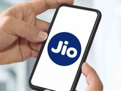 Company warns Jio users, don't make this mistake even by mistake, it will be a big fraud | Jio वापरकर्त्यांना कंपनीने दिला इशारा, चुकूनही करु नका 'ही' चूक, होईल मोठी फसवणूक