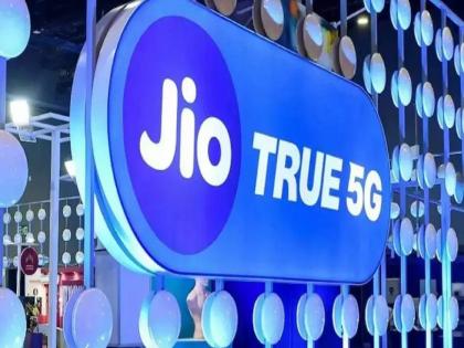 Jio Reacharge Offer, Jio's Diwali Dhamaka Offer; Free high speed internet for the entire year | Jio ची दिवाळी धमाका ऑफर; संपूर्ण वर्षभरासाठी मिळेल मोफत हायस्पीड इंटरनेट