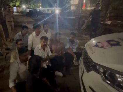 Video: Jitendra Awhad- Gopichand Padalkar row lasted all night! Nitin Deshmukh was detained by the police, Awhad was outside the police station all night... | आव्हाड-पडळकर राडा रात्रभर चालला! नितीन देशमुखला पोलिसांनी पकडले, आव्हाड रात्रभर पोलीस स्टेशन बाहेर... Video: Jitendra Awhad- Gopichand Padalkar row lasted all night! Nitin Deshmukh was detained by the police, Awhad was outside the police station all night... | आव्हाड-पडळकर राडा रात्रभर चालला! नितीन देशमुखला पोलिसांनी पकडले, आव्हाड रात्रभर पोलीस स्टेशन बाहेर...