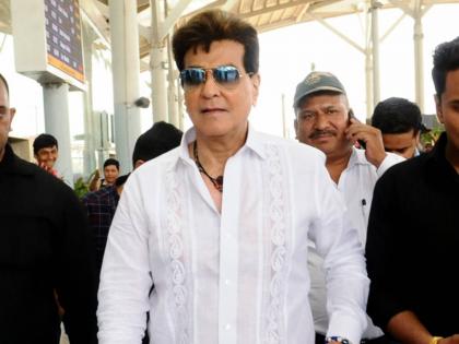 Jitendra Kapoor turns 81 wears only white because he thinks he look fit in it | 81 वर्षांचे झाले जितेंद्र कपूर, पांढऱ्या कपड्यातच का दिसतात बॉलिवूडचे 'जंपिंग जॅक'? वाचा कारण...