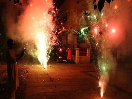 Five thousand blind every year due to firecrackers | फटाक्यांमुळे दरवर्षी पाच हजार अंध; भुईनळा, सुतळी बॉम्ब, भुईचक्कर, रॉकेट ठरतात घातक