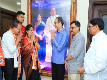 Shubhangi Patal joins Thackeray group; Shivbandhan tied in the presence of former CM Uddhav Thackeray | शुभांगी पाटलांचा ठाकरे गटात प्रवेश; उद्धव ठाकरेंच्या उपस्थितीत बांधले शिवबंधन