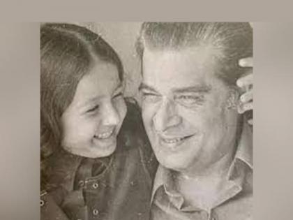 The girl with her father in the photo was once a famous actress, she had 4 marriages, 2 husbands were Pakistani | फोटोत वडिलांसोबत असलेली मुलगी एकेकाळी होती प्रसिद्ध अभिनेत्री, तिची झाली ४ लग्नं, २ नवरे होते पाकिस्तानी