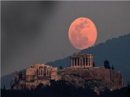 Watch tomorrow's alluring 'Super Pink Moon' | नभांगणात उद्या पाहा विलोभनीय ‘सुपर पिंक मून’; खगोलप्रेमींसाठी मोठी पर्वणी