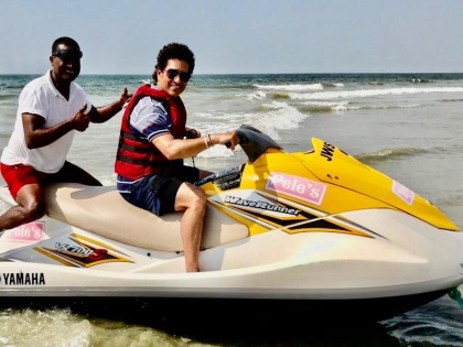 Sachin Tendulkar enjoys water voyage in Banavali | सचिनने बाणावलीत लुटला जलसफरीचा आनंद