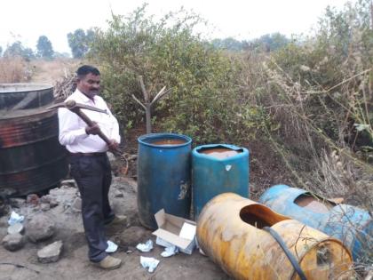 3200 liters of village liquor destroyed in Ulhasnagar | उल्हासनगरात ३२०० लिटर गावठी दारू नष्ठ