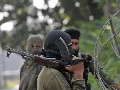 Jammu and Kashmir: Encounter in Kulgam, security forces kill one terrorist | जम्मू-काश्मीर: कुलगाममध्ये चकमक, सुरक्षा दलांनी एका दहशतवाद्याला केले ठार Jammu and Kashmir: Encounter in Kulgam, security forces kill one terrorist | जम्मू-काश्मीर: कुलगाममध्ये चकमक, सुरक्षा दलांनी एका दहशतवाद्याला केले ठार