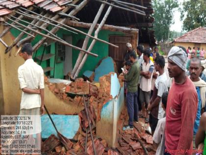 A herd of wild elephants demolished 14 houses in Ambezari village of gadchiroli dist | रानटी हत्तींचा कळप आला, १४ घरे पाडून गेला; भीतीपोटी मुलाबाळांसह नागरिकांची धावाधाव