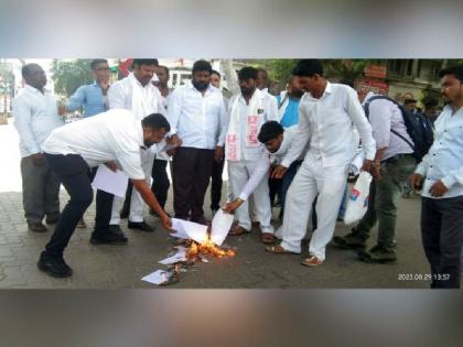 Prahar burnt down GR of increased property tax, march on Amravati Municipal Corporation | वाढीव मालमत्ता कराच्या जीआरची प्रहारने केली होळी; महापालिकेवर धडक मोर्चा