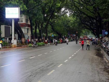 Finally JCB on Jungli Maharaj Road which is the pride of Pune; Not a single pothole for 47 years | पुण्याची शान असलेल्या जंगली महाराज रोडवर अखेर जेसीबी; ४७ वर्षांपासून नाही एकही खड्डा