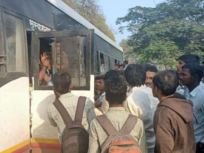 Pumpkin pockets on Jamner bus station | जामनेर बसस्थानकावर खिसेकापूंंचा धुमाकूळ