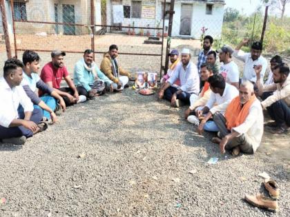 In Goregaon in Hingoli, the farmers put on the Shraddha of the state government; Demand for summary debt relief | हिंगोलीतील गोरेगावात शेतकऱ्यांनी घातले राज्य शासनाचे श्राद्ध; सरसकट कर्जमुक्तीची मागणी