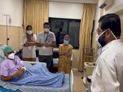 CM Eknath Shinde went to the hospital and met Prakash Amte iN Pune | एकनाथ शिंदेंनी रुग्णालयात जाऊन घेतली प्रकाश आमटेंची भेट; डॉक्टरांकडूनही घेतली माहिती