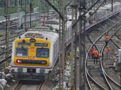 Three people were hit by a local while repairing the wester railway tracks | रूळ दुरुस्ती करताना तिघांना लोकलची धडक; जागीच मृत्यू झाल्याने हळहळ