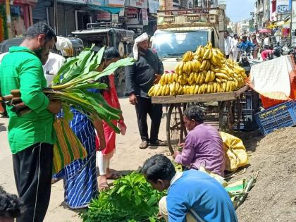 Rains hit floriculture during festive season, prices double, also high price of fruits | ऐन सण- उत्सवांच्या काळात पावसाचा फुलशेतीला फटका, भावात दुपटीने वाढ 