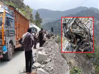 Jammu and Kashmir: Terrible accident in Ramban district; Army vehicle falls into a valley, 3 soldiers killed | जम्मू-काश्मीरच्या रामबन जिल्ह्यात भीषण अपघात; सैन्याचे वाहन दरीत कोसळले, 3 जवान शहीद Jammu and Kashmir: Terrible accident in Ramban district; Army vehicle falls into a valley, 3 soldiers killed | जम्मू-काश्मीरच्या रामबन जिल्ह्यात भीषण अपघात; सैन्याचे वाहन दरीत कोसळले, 3 जवान शहीद