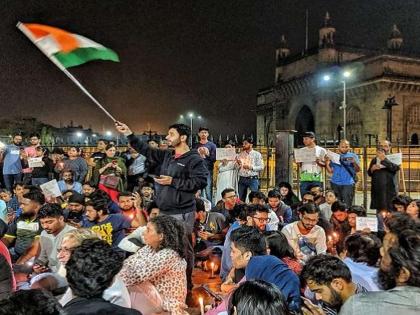 Student aggressor against JNU attack; Demonstrations in the Gateway area | जेएनयू हल्ल्याच्या विरोधात विद्यार्थी आक्रमक; गेट वे परिसरात निदर्शने