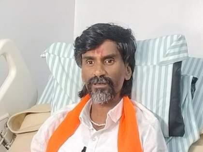 The leader of the movement, Manoj Jarange Patil, has become aggressive after breaking the boards put up by the Maratha community. | गावात या; पण २४पर्यंतच; मनोज जरांगे पाटलांचा इशारा, जालन्यात गावबंदीच्या बोर्डावरून राडा