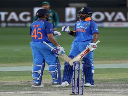 Asia Cup 2018: What do Rohit Sharma and Shikhar Dhawan say during the batting, do you know ... | Asia Cup 2018 : रोहित शर्मा आणि शिखर धवन बॅटींग करताना काय बोलतात, तुम्हाला माहिती आहे का...