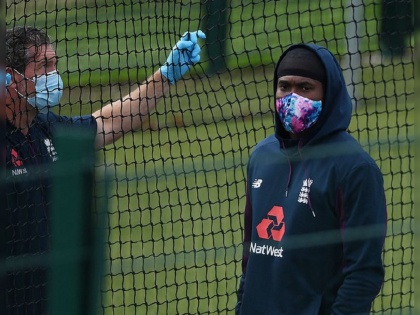 England vs West Indias Test: Jofra Archer has been cleared to re-join the England squad, his second Covid-19 test come negative   | England vs West Indias Test: गर्लफ्रेंडला भेटण्यासाठी नियम मोडणाऱ्या जोफ्रा आर्चरचा कोरोना रिपोर्ट आला समोर... 