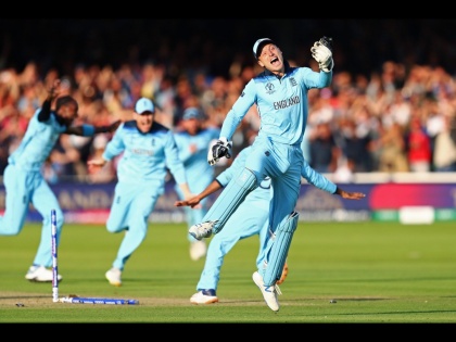England wicket-keeper batsman Jos Buttler raises £65,000 by auctioning World Cup final shirt svg | Corona Virus : इंग्लंडच्या खेळाडूनं वर्ल्ड कप जर्सी लाखांत विकली; हॉस्पिटल्सना केली मदत 
