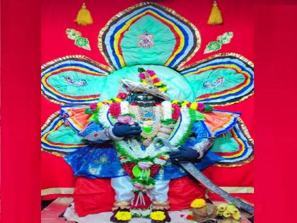 Navratri2022: Jotiba Mahapuja decorated in five lotus flower petals | Navratri2022: जोतिबाची पाच कमळ पुष्प पाकळ्यामध्ये सालंकृत महापूजा