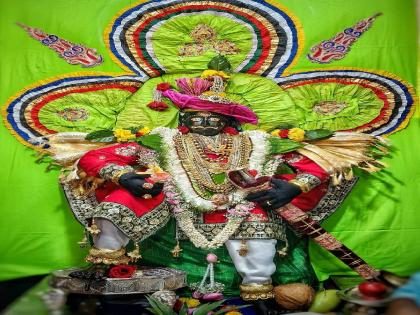 On the second day of Navratri Jyotiba's lotus flower is worshipped in three petals | Navratri 2025: दुसऱ्या माळेला जोतिबाची कमळ पुष्प तीन पाकळ्यामध्ये सालंकृत महापूजा 