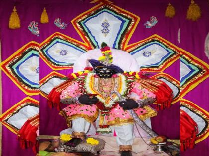 Mahapuja decorated with five lotus flower petals of Jotiba on the fourth day of Navratri festival | Navratri2022: चौथ्या माळेला जोतिबाची पाच कमळ पुष्प पाकळ्यामध्ये सालंकृत महापूजा