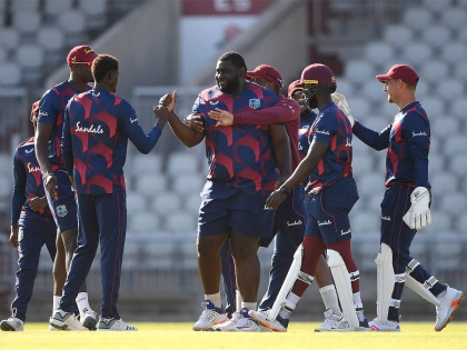 Test series against England: West Indies players to wear 'Black Lives Matter' logo | इंग्लंडविरुद्ध कसोटी मालिका: विंडीजचे खेळाडू लावणार ‘ब्लॅक लाईव्ह्ज मॅटर’ लोगो