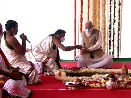 historic day for India! PM laid foundation stone of New Parliament Building | देशासाठी ऐतिहासिक दिवस! नव्या संसद भवनाचे पंतप्रधान नरेंद्र मोदींच्या हस्ते भूमीपूजन