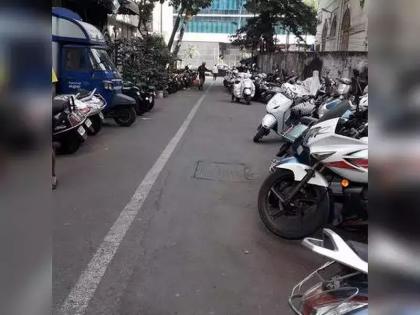 Obstruction of vehicles on the way to the Morning Walk; | मॉर्निंग वॉकच्या मार्गात वाहनांचा अडथळा; ज्येष्ठ नागरिकांची कसरत