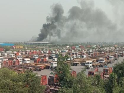 Massive fire breaks out at chocolate company's godown in JNPA SEZ; Millions of materials were burnt | जेएनपीए सेझमधील चॉकलेट कंपनीच्या गोदामाला भीषण आग; कोटींवधींचे साहित्य जळून खाक