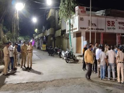 A huge dispute broke out between two groups in Warulwadi village in Ahmednagar on Tuesday night, now there is peace | अहमदनगरात दोन गटात वाद, काही ठिकाणी दगडफेक, वाहने जाळली; शहरात तणावपूर्ण शांतता