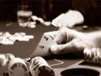 Police raid gambling centre in Deccan; crime filed against 12 persons including two owners | डेक्कन येथील जुगार अड्ड्यावर पोलिसांचा छापा; दोघा मालकांसह १२ जणांवर गुन्हा दाखल