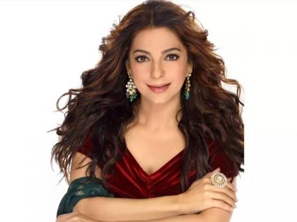 Juhi chawla daughter jahnavi mehta is now young pretty and beautiful like her mother photos viral | बबली गर्ल जुही चावलाच्या लेकीला पाहिलंत?, आई आहे हुबेहुब कार्बन कॉपी; नेटकरी म्हणाले..