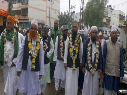 Ala Hazrat Memorial: Hundreds of Muslim brothers participate in the procession | आला हजरत स्मृतिदिन : जुलूसमध्ये शेकडो मुस्लीम बांधव सहभागी