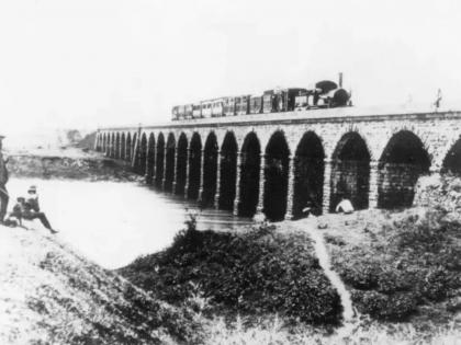 indian railway unforgettable journey the first train ran in mumbai central railway marks 171 years have been completed today | मुंबईत पहिली रेल्वे धावली; आज १७१ वर्षे पूर्ण झाली