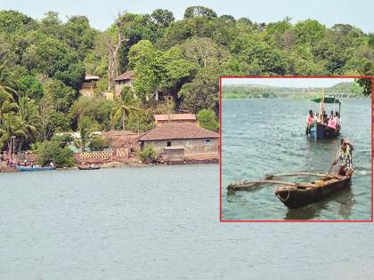 Villagers of Juve Island in Ratnagiri have no means of communication | चोहोबाजूंनी निळेशार पाणी, गावात ये-जा करायला रस्ताच नाही; रत्नागिरीतील जुवेवासियांची अनेक वर्षांची समस्या