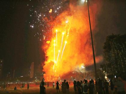 On the day of Lakshmi Puja, the most complaints were that firecrackers were burst late at night. | काेर्टाच्या आदेशालाच फटाका; मुंबईसह ठाणे, कल्याण-डोंबिवलीत मध्यरात्रीपर्यंत धडाडधूम