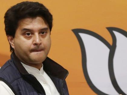 Kamal Nath's tunnel to Jyotiraditya Shinde's fort; 7 out of 16 supporters trailing | MP Bypoll Result: ज्योतिरादित्य शिंदेंच्या गडाला कमलनाथांचा सुरुंग; 16 पैकी 7 समर्थक पिछाडीवर