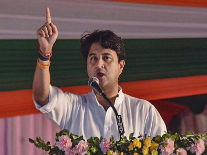 Wrap up gasha and go to Bollywood, Jyotiraditya Scindia's advice to Congress leaders | गाशा गुंडाळा आणि बॉलिवूडमध्ये जा, ज्योतिरादित्य शिंदेंचा काँग्रेस नेत्यांना सल्ला