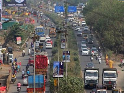 Bike accident on Katraj Navale Bridge Road A woman died on the spot after coming under the wheel of a truck | कात्रज नवले पुल रस्त्यावर दुचाकीचा अपघात; ट्रकच्या चाकाखाली येऊन महिलेचा जागीच मृत्यू