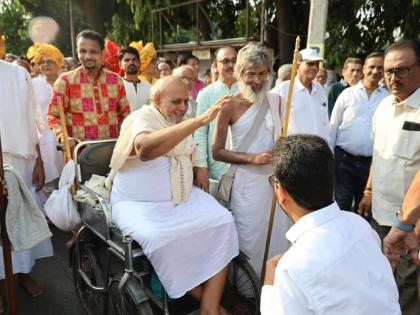 Amol Kirtikar participated in the Mahavir Janma Kalyanak Shobhayatra at Goregaon Legislative Assembly | अमोल कीर्तिकर गोरेगाव विधानसभेत महावीर जन्म कल्याणक शोभायात्रेत सहभागी झाले