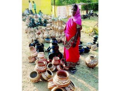 In the Bahiram Yatra, the construction of clay stove and prefer eco-friendly utensils | बहिरम यात्रेत मातीच्या चुली उभारण्याचीही लगबग; पर्यावरणपुरक भांड्यांना पसंती