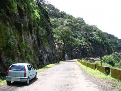 Yavateshwar Ghat wall work on war level! | यवतेश्वर घाटातील भिंतीचे काम युध्दपातळीवर !