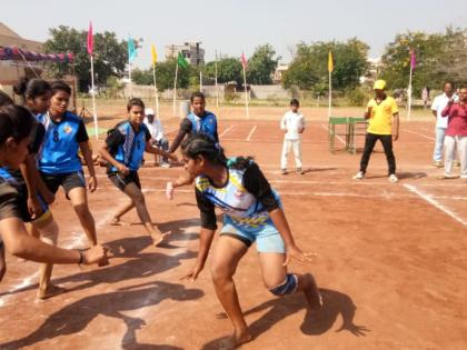 Amravati Vidyapith level women's kabaddi competition; Akola's team won | अमरावती विद्यापिठस्तरीय महिला कबड्डी स्पर्धा; अकोल्याचा संघ विजयी