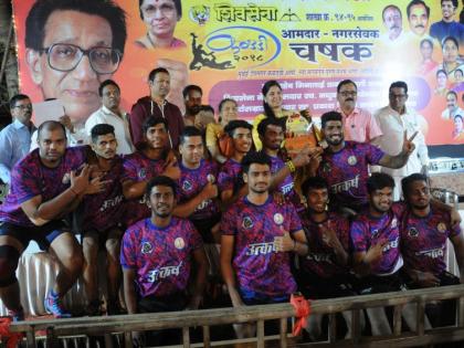 utkarsh and mahatma gandhi team won kabaddi title | आमदार – नगरसेवक चषक कबड्डी : पुरुष गटात उत्कर्ष तर महिलांमध्ये महात्मा गांधी संघांना विजेतेपद